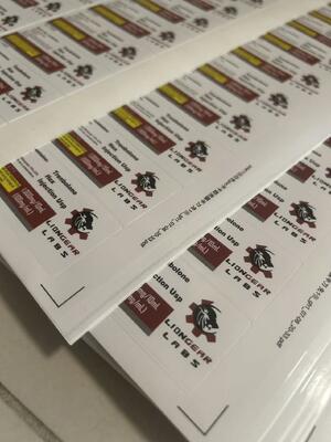 Etiquetas de frascos de vidro resistentes à água de adesivo forte Dimensões personalizáveis para garrafas farmacêuticas