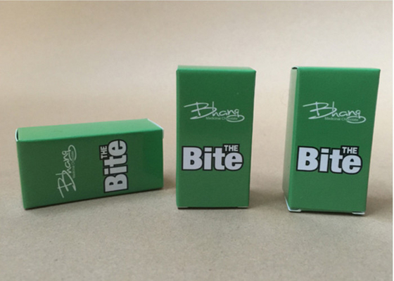 Livre as caixas do tubo de ensaio do projeto 10ml que empacotam o fundo da cor completa com logotipo branco